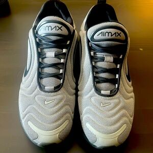 Nike Air AIMAX 720 shoes